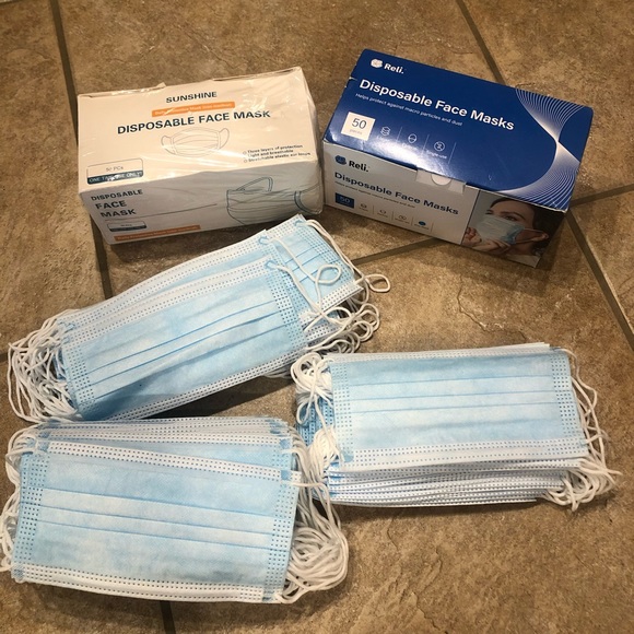 Bundle of disposal face masks - Picture 1 of 1